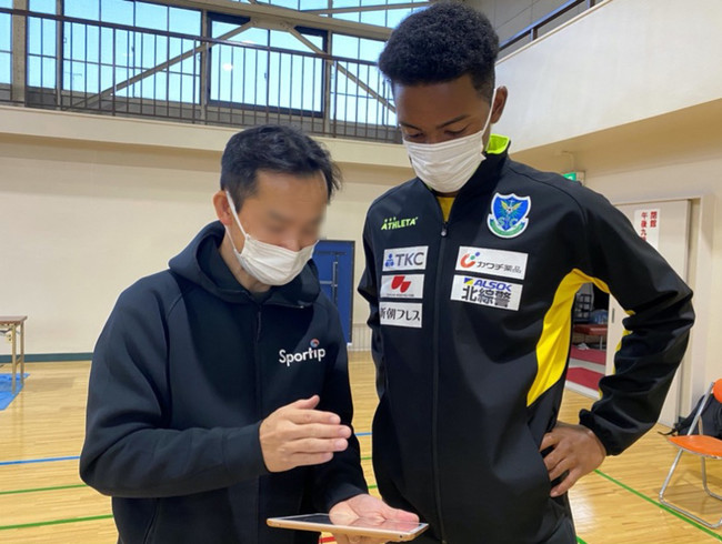 「栃木SCいきいき健康サッカー教室」にて動作解析AIを提供した様子　提供：株式会社Sportip